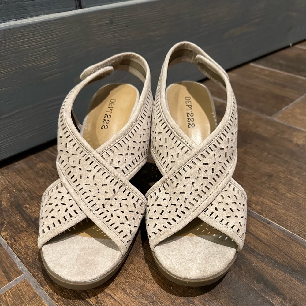 Dept 222 heels